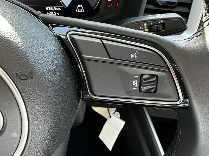 Photo de la voiture AUDI A1 ALLSTREET 35 TFSI 150 ch Design - 5P