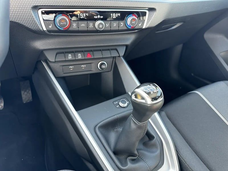 Photo de la voiture AUDI A1 ALLSTREET 35 TFSI 150 ch Design - 5P