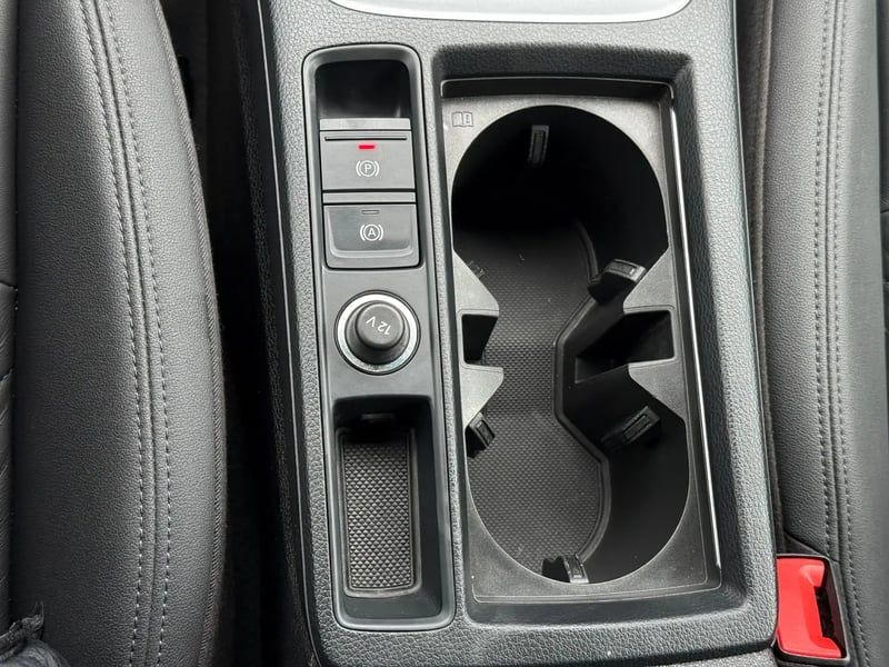Photo de la voiture AUDI Q3 35 TDI 150 ch S tronic 7 Design Luxe