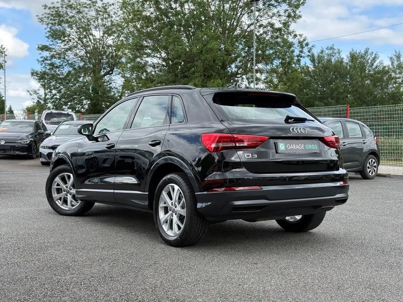 Photo de la voiture AUDI Q3 35 TDI 150 ch S tronic 7 Design Luxe