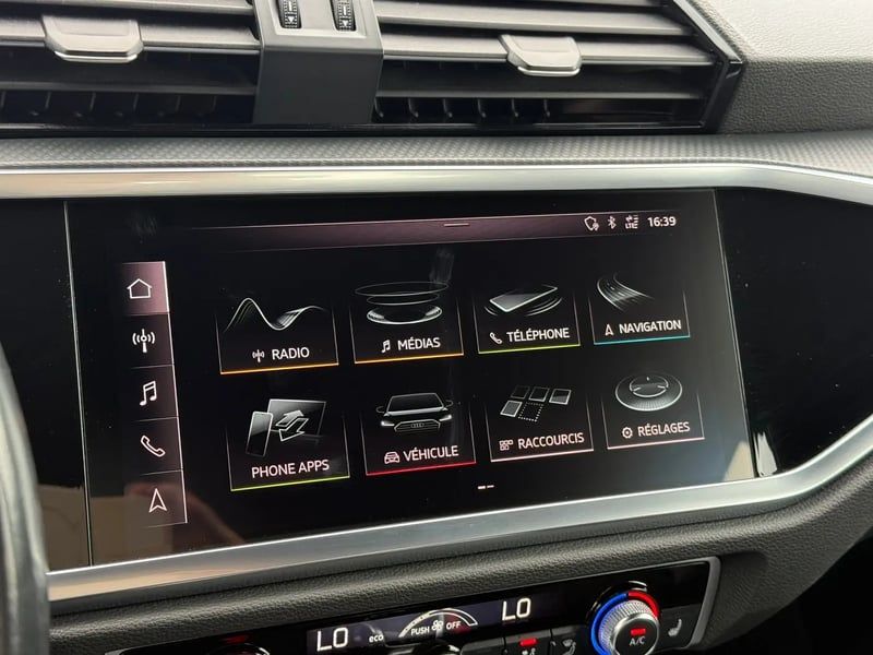 Photo de la voiture AUDI Q3 35 TDI 150 ch S tronic 7 Design Luxe
