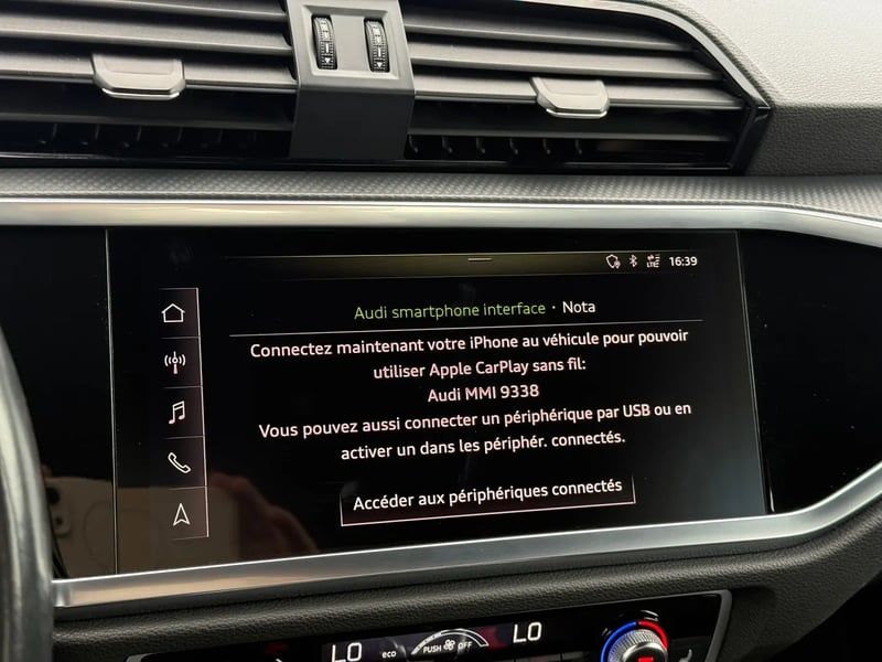 Photo de la voiture AUDI Q3 35 TDI 150 ch S tronic 7 Design Luxe