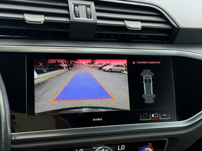 Photo de la voiture AUDI Q3 35 TDI 150 ch S tronic 7 Design Luxe