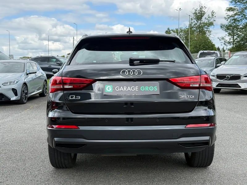 Photo de la voiture AUDI Q3 35 TDI 150 ch S tronic 7 Design Luxe