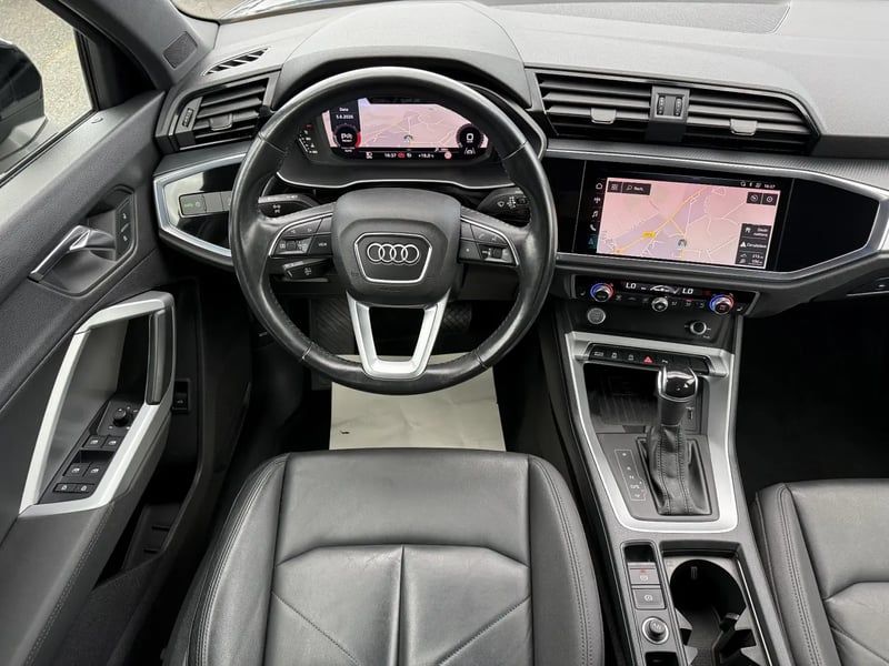 Photo de la voiture AUDI Q3 35 TDI 150 ch S tronic 7 Design Luxe