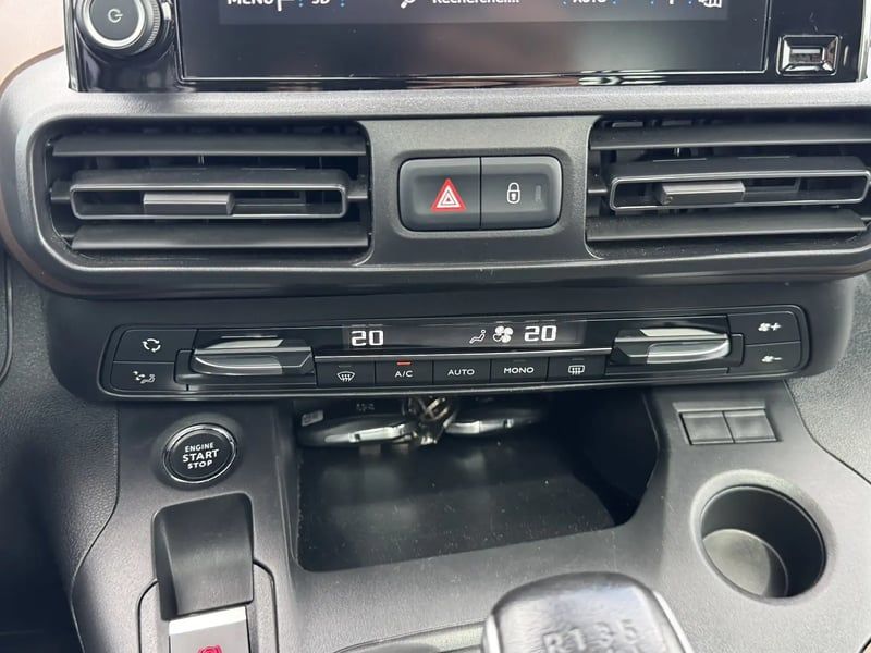 Photo de la voiture PEUGEOT RIFTER Standard BlueHDi 130 S&S BVM6 5pl GT