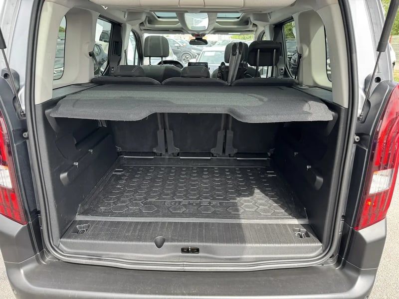 Photo de la voiture PEUGEOT RIFTER Standard BlueHDi 130 S&S BVM6 5pl GT