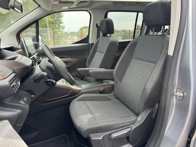 Photo de la voiture PEUGEOT RIFTER Standard BlueHDi 130 S&S BVM6 5pl GT