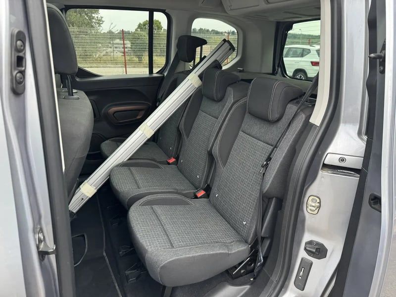 Photo de la voiture PEUGEOT RIFTER Standard BlueHDi 130 S&S BVM6 5pl GT