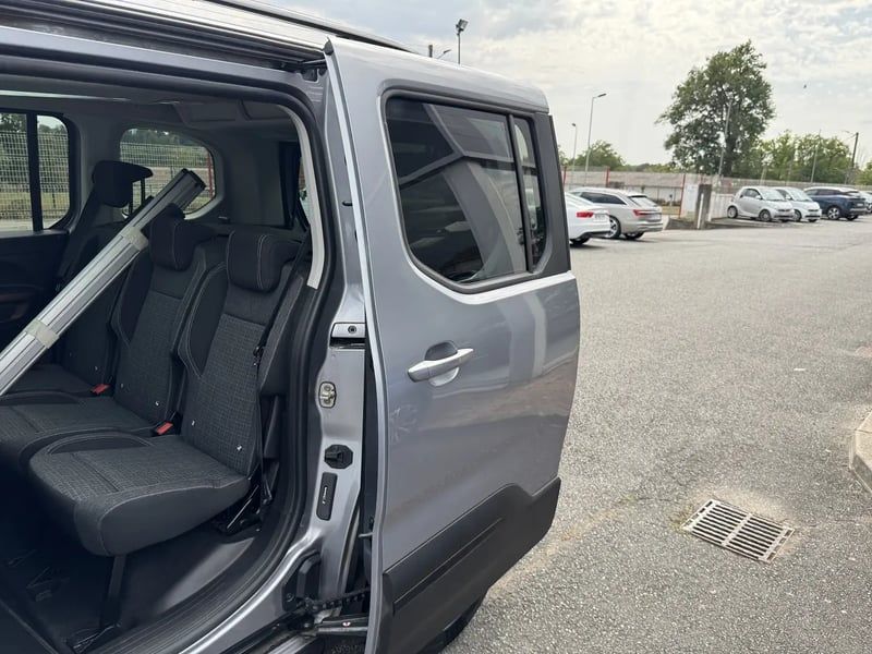 Photo de la voiture PEUGEOT RIFTER Standard BlueHDi 130 S&S BVM6 5pl GT