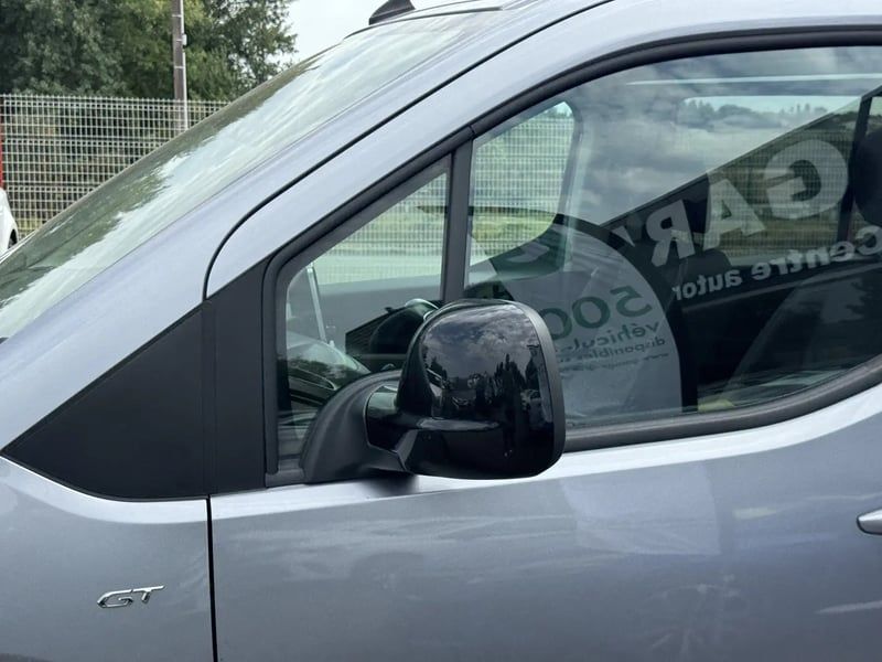 Photo de la voiture PEUGEOT RIFTER Standard BlueHDi 130 S&S BVM6 5pl GT