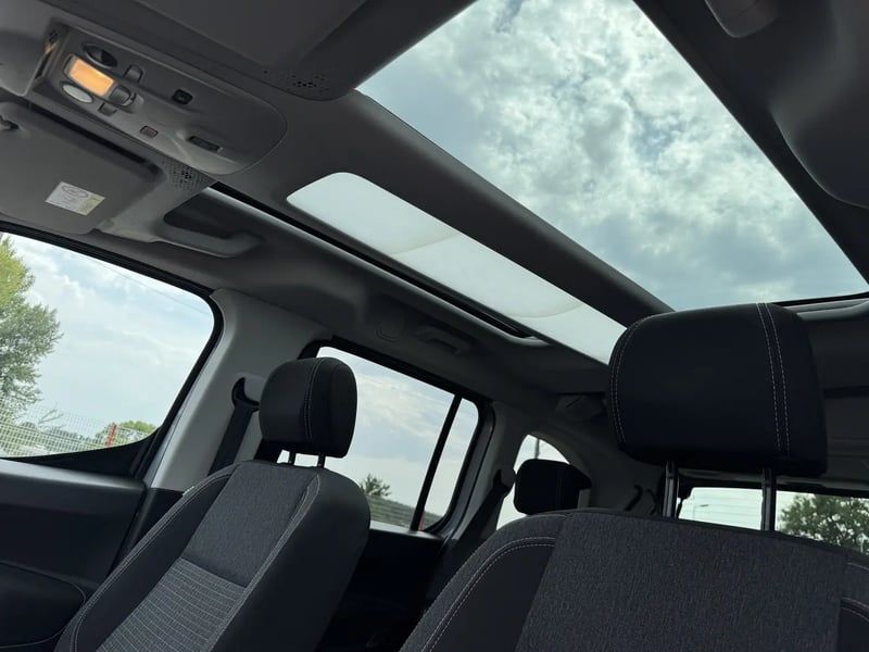 Photo de la voiture PEUGEOT RIFTER Standard BlueHDi 130 S&S BVM6 5pl GT