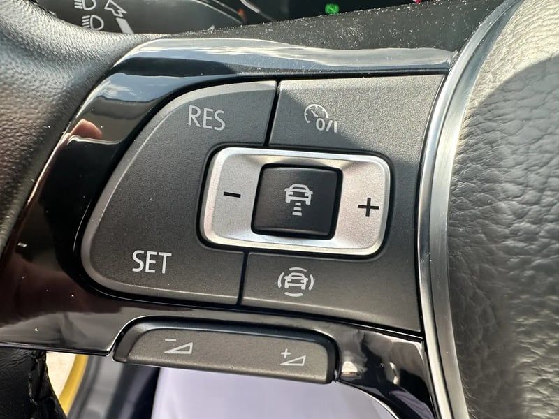 Photo de la voiture VOLKSWAGEN T-ROC 2.0 TDI 150 Start/Stop DSG7 4Motion Carat Exclusive