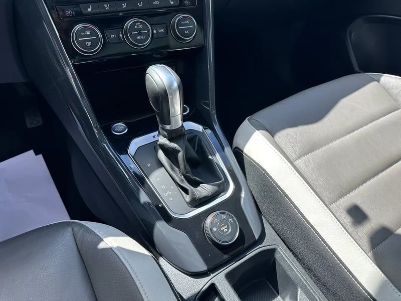 Photo de la voiture VOLKSWAGEN T-ROC 2.0 TDI 150 Start/Stop DSG7 4Motion Carat Exclusive