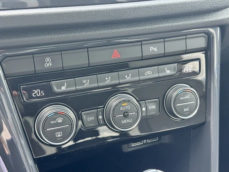 Photo de la voiture VOLKSWAGEN T-ROC 2.0 TDI 150 Start/Stop DSG7 4Motion Carat Exclusive