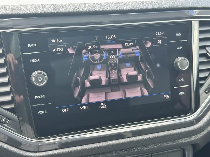 Photo de la voiture VOLKSWAGEN T-ROC 2.0 TDI 150 Start/Stop DSG7 4Motion Carat Exclusive