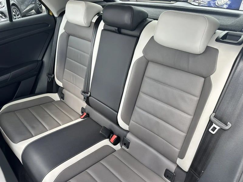 Photo de la voiture VOLKSWAGEN T-ROC 2.0 TDI 150 Start/Stop DSG7 4Motion Carat Exclusive