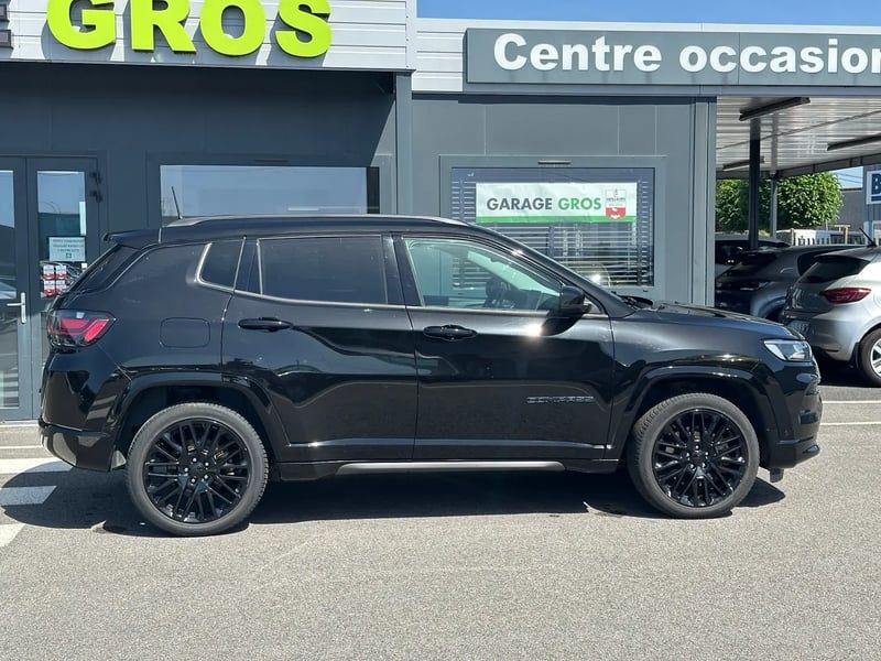 Photo de la voiture JEEP COMPASS 1.3 PHEV T4 240 ch 4xe eAWD S