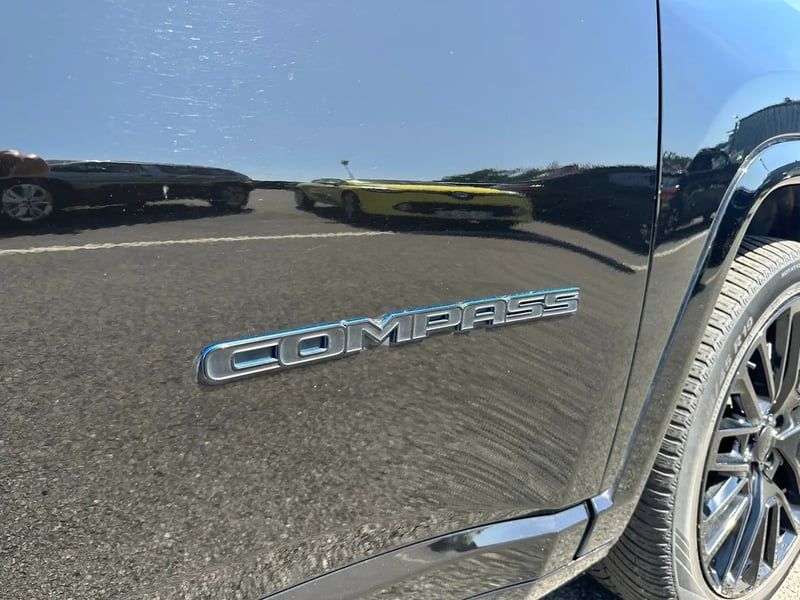 Photo de la voiture JEEP COMPASS 1.3 PHEV T4 240 ch 4xe eAWD S