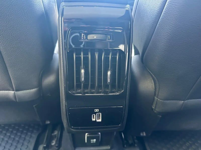 Photo de la voiture JEEP COMPASS 1.3 PHEV T4 240 ch 4xe eAWD S
