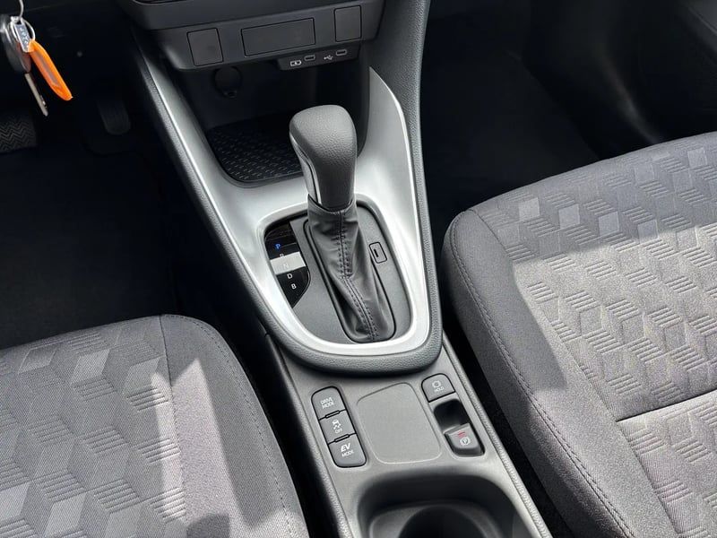 Photo de la voiture TOYOTA YARIS HYBRIDE 116h Dynamic