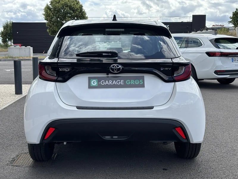 Photo de la voiture TOYOTA YARIS HYBRIDE 116h Dynamic