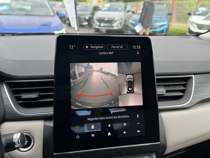 Photo de la voiture RENAULT CAPTUR Blue dCi 115 EDC Initiale Paris