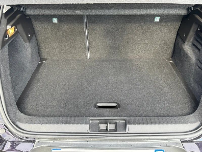 Photo de la voiture RENAULT CAPTUR Blue dCi 115 EDC Initiale Paris