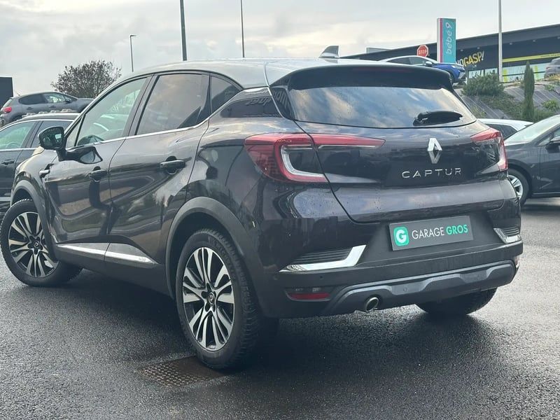 Photo de la voiture RENAULT CAPTUR Blue dCi 115 EDC Initiale Paris