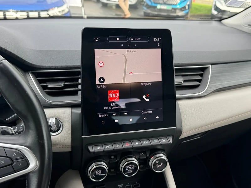 Photo de la voiture RENAULT CAPTUR Blue dCi 115 EDC Initiale Paris