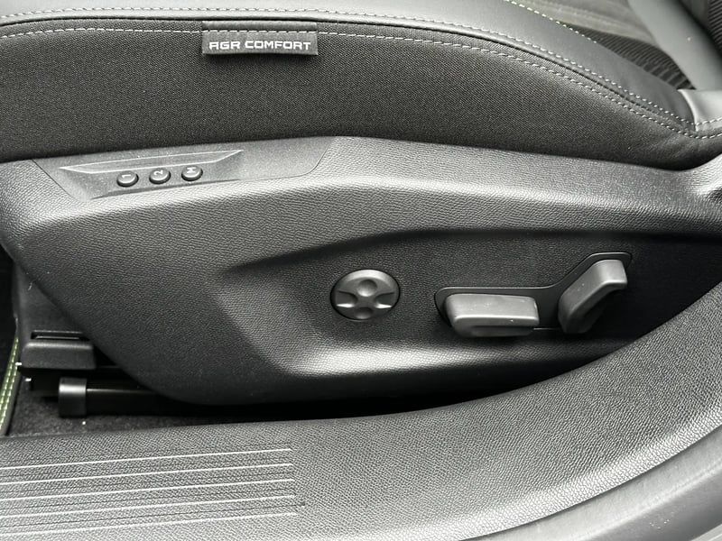 Photo de la voiture PEUGEOT 308 BlueHDi 130ch S&S EAT8 GT