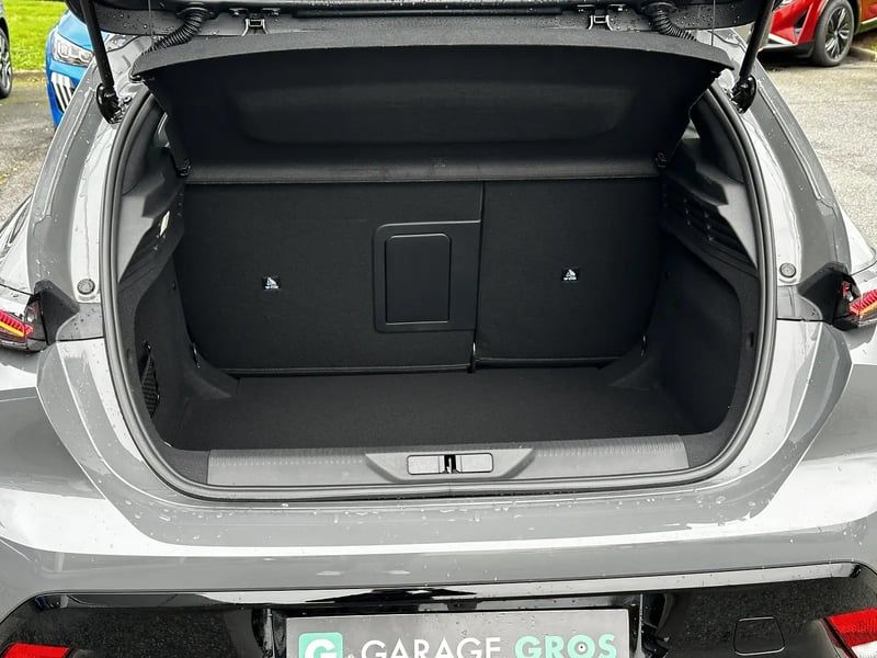 Photo de la voiture PEUGEOT 308 BlueHDi 130ch S&S EAT8 GT