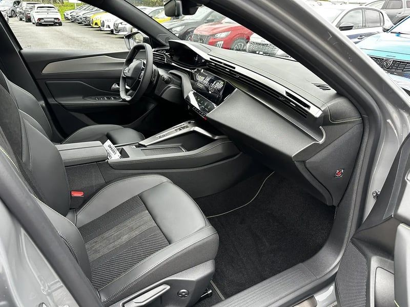 Photo de la voiture PEUGEOT 308 BlueHDi 130ch S&S EAT8 GT