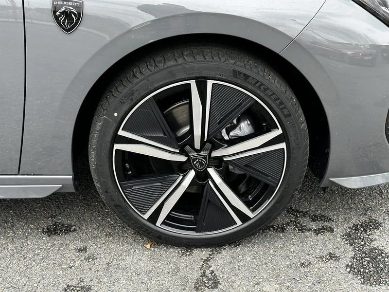 Photo de la voiture PEUGEOT 308 BlueHDi 130ch S&S EAT8 GT