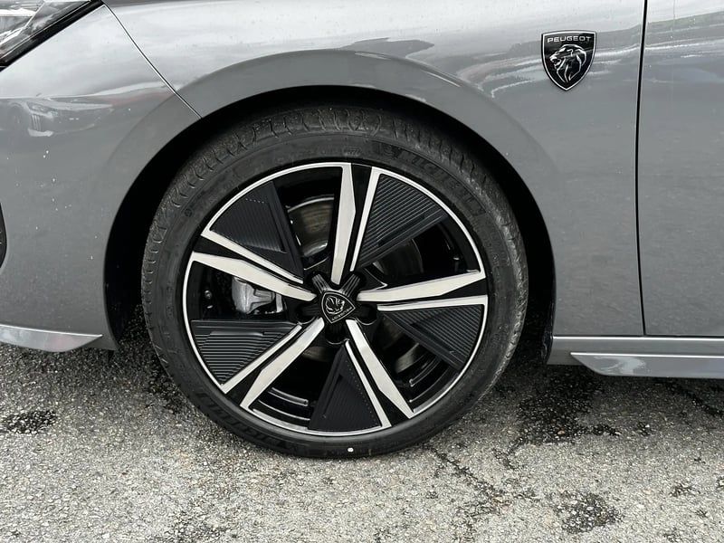 Photo de la voiture PEUGEOT 308 BlueHDi 130ch S&S EAT8 GT