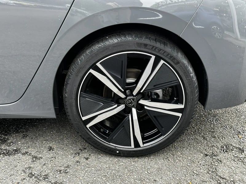 Photo de la voiture PEUGEOT 308 BlueHDi 130ch S&S EAT8 GT