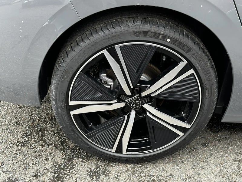 Photo de la voiture PEUGEOT 308 BlueHDi 130ch S&S EAT8 GT