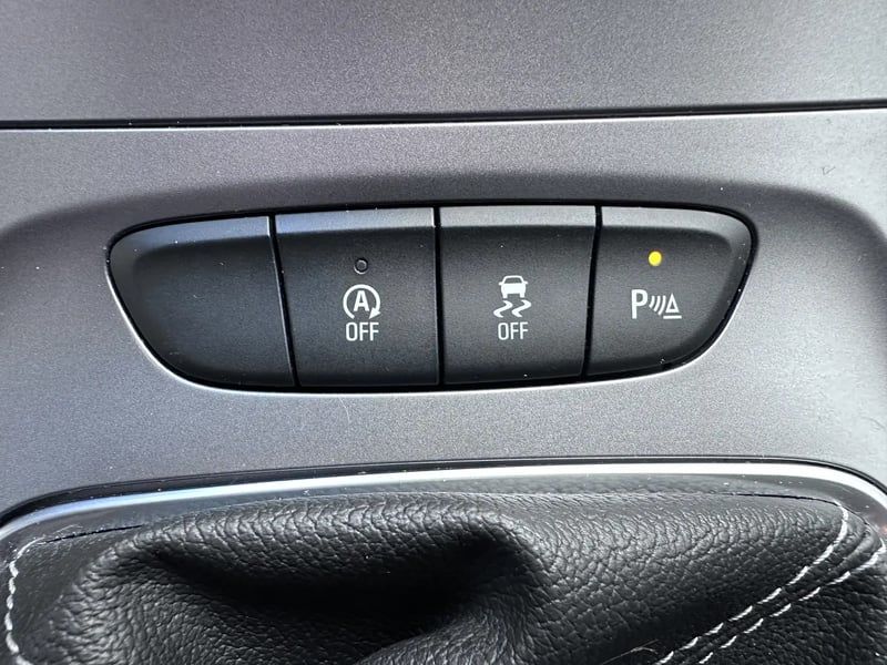 Photo de la voiture OPEL ASTRA SPORTS TOURER 1.2 Turbo 145 ch BVM6 Edition GPS