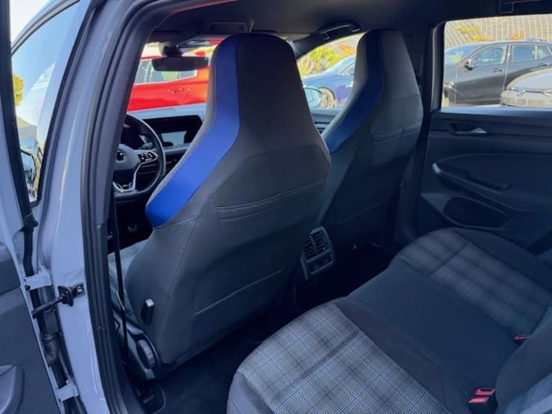 Photo de la voiture VOLKSWAGEN GOLF 1.4 Hybrid Rechargeable OPF 245 DSG6 GTE