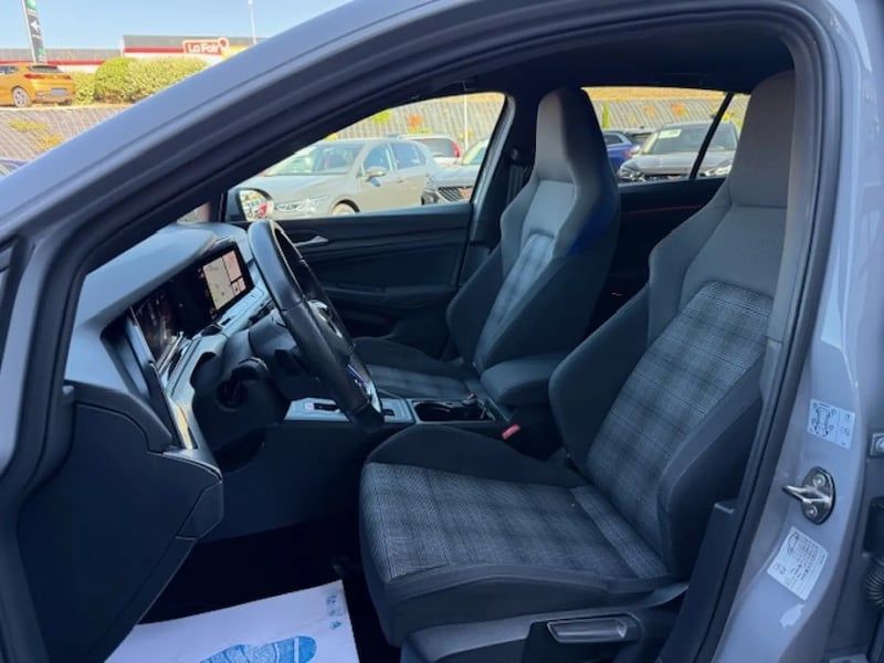 Photo de la voiture VOLKSWAGEN GOLF 1.4 Hybrid Rechargeable OPF 245 DSG6 GTE