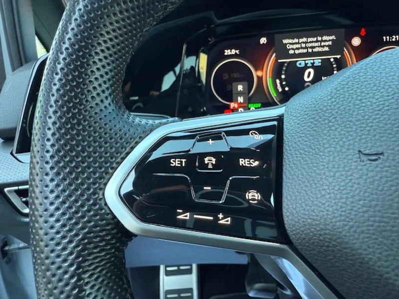 Photo de la voiture VOLKSWAGEN GOLF 1.4 Hybrid Rechargeable OPF 245 DSG6 GTE