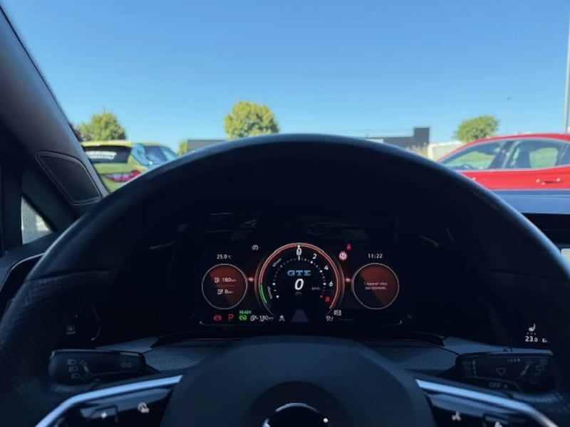 Photo de la voiture VOLKSWAGEN GOLF 1.4 Hybrid Rechargeable OPF 245 DSG6 GTE