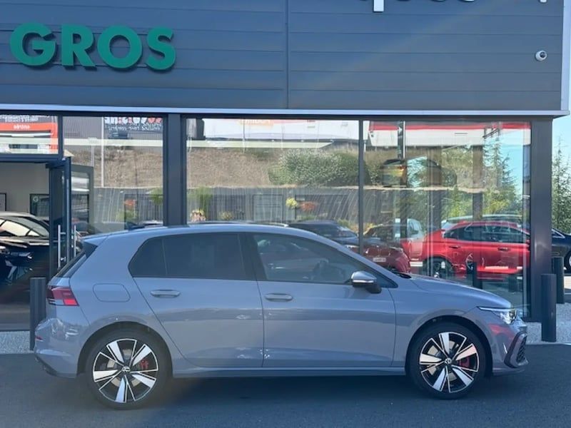 Photo de la voiture VOLKSWAGEN GOLF 1.4 Hybrid Rechargeable OPF 245 DSG6 GTE