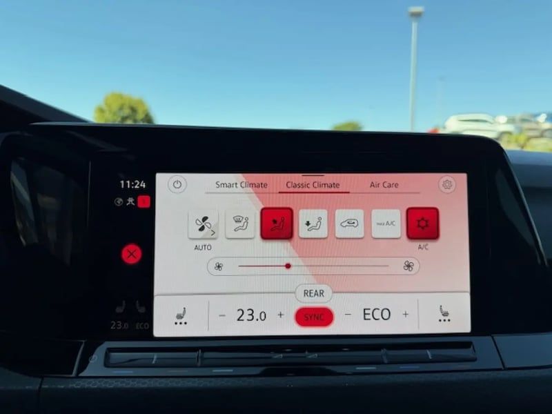 Photo de la voiture VOLKSWAGEN GOLF 1.4 Hybrid Rechargeable OPF 245 DSG6 GTE