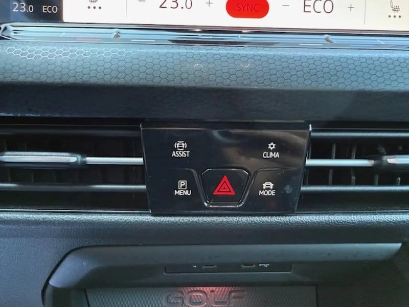 Photo de la voiture VOLKSWAGEN GOLF 1.4 Hybrid Rechargeable OPF 245 DSG6 GTE