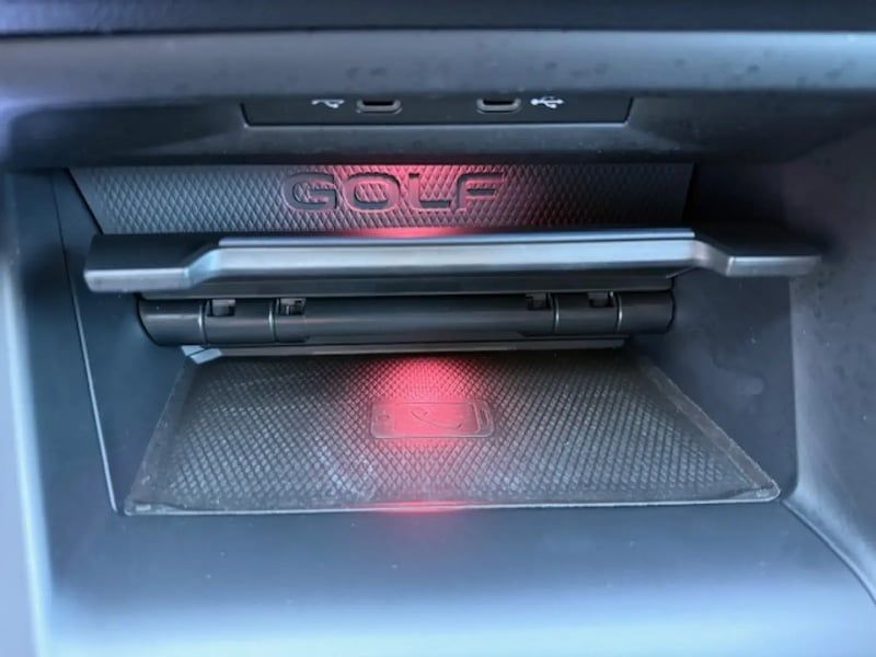 Photo de la voiture VOLKSWAGEN GOLF 1.4 Hybrid Rechargeable OPF 245 DSG6 GTE