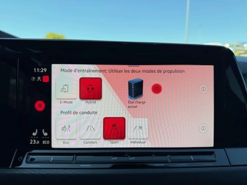 Photo de la voiture VOLKSWAGEN GOLF 1.4 Hybrid Rechargeable OPF 245 DSG6 GTE