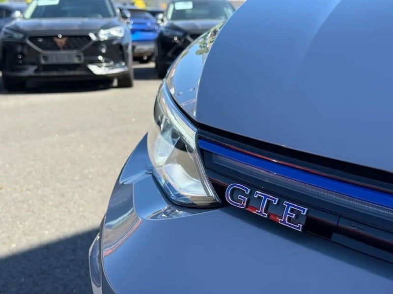 Photo de la voiture VOLKSWAGEN GOLF 1.4 Hybrid Rechargeable OPF 245 DSG6 GTE