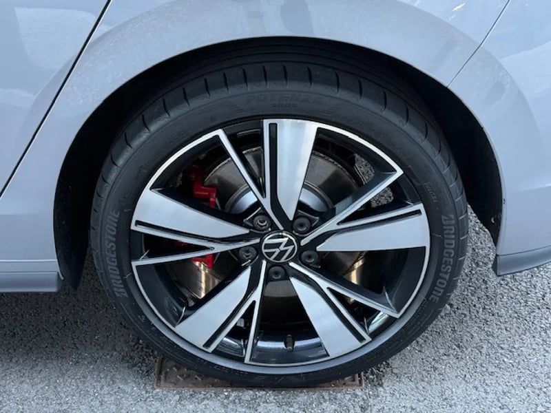 Photo de la voiture VOLKSWAGEN GOLF 1.4 Hybrid Rechargeable OPF 245 DSG6 GTE