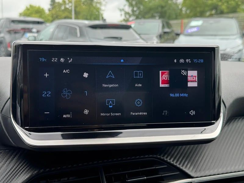 Photo de la voiture PEUGEOT 208 PureTech 100 S&S BVM6 Allure